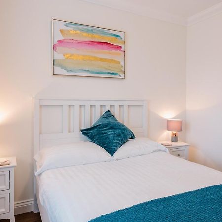 Charming Chic Appartment With 24Hr Parking Northampton Bagian luar foto