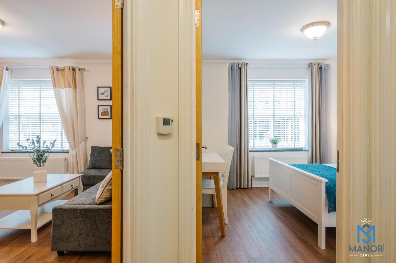 Charming Chic Appartment With 24Hr Parking Northampton Bagian luar foto